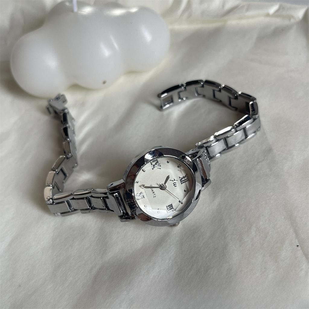 Niche Round Small Dial Student Mori Bracelet Steel Belt Simple Temperament Small Watch Women's Light Luxury Retro