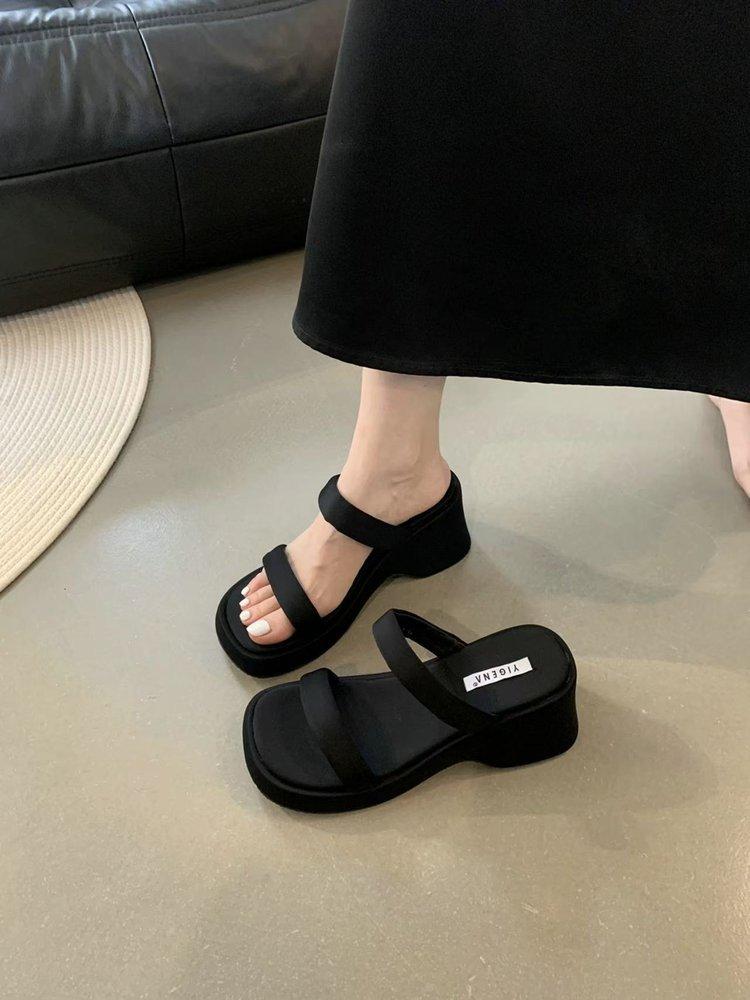 

Korean thick-soled small man height-increasing silver slippers women s summer wear fashionable and simple word with wedge heel high-heeled sandals 35 чёрный