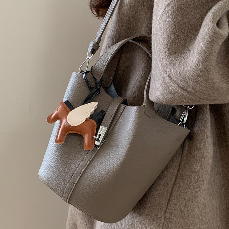 Modische Gemüsekorb-Eimer-Tasche, Hoher Erscheinungsgrad, Einzel-Schultertasche, Einfache und Nischen-Umhängetasche