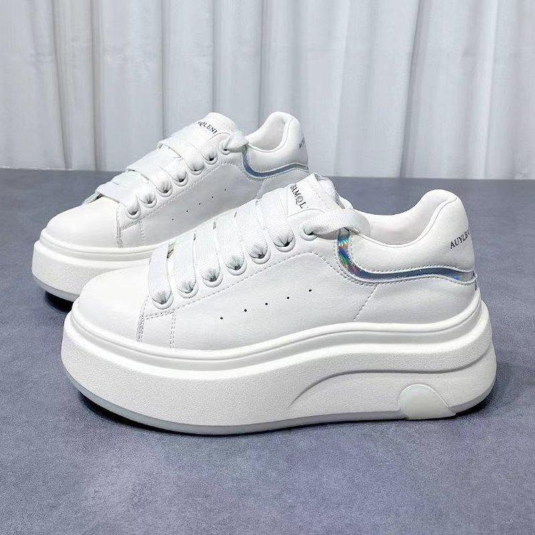 Nouvelles chaussures de printemps bout rond semelle épaisse rehaussantes chaussures de sport et de loisir type board