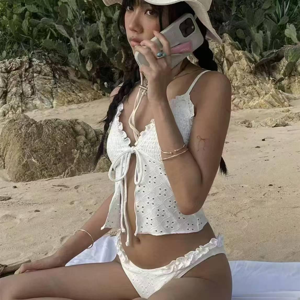 

Женский тайский кроп-топ-халтер бикини 2025: Стройнящий, С вырезами, Закрывающий тело купальник для лета Medium белый