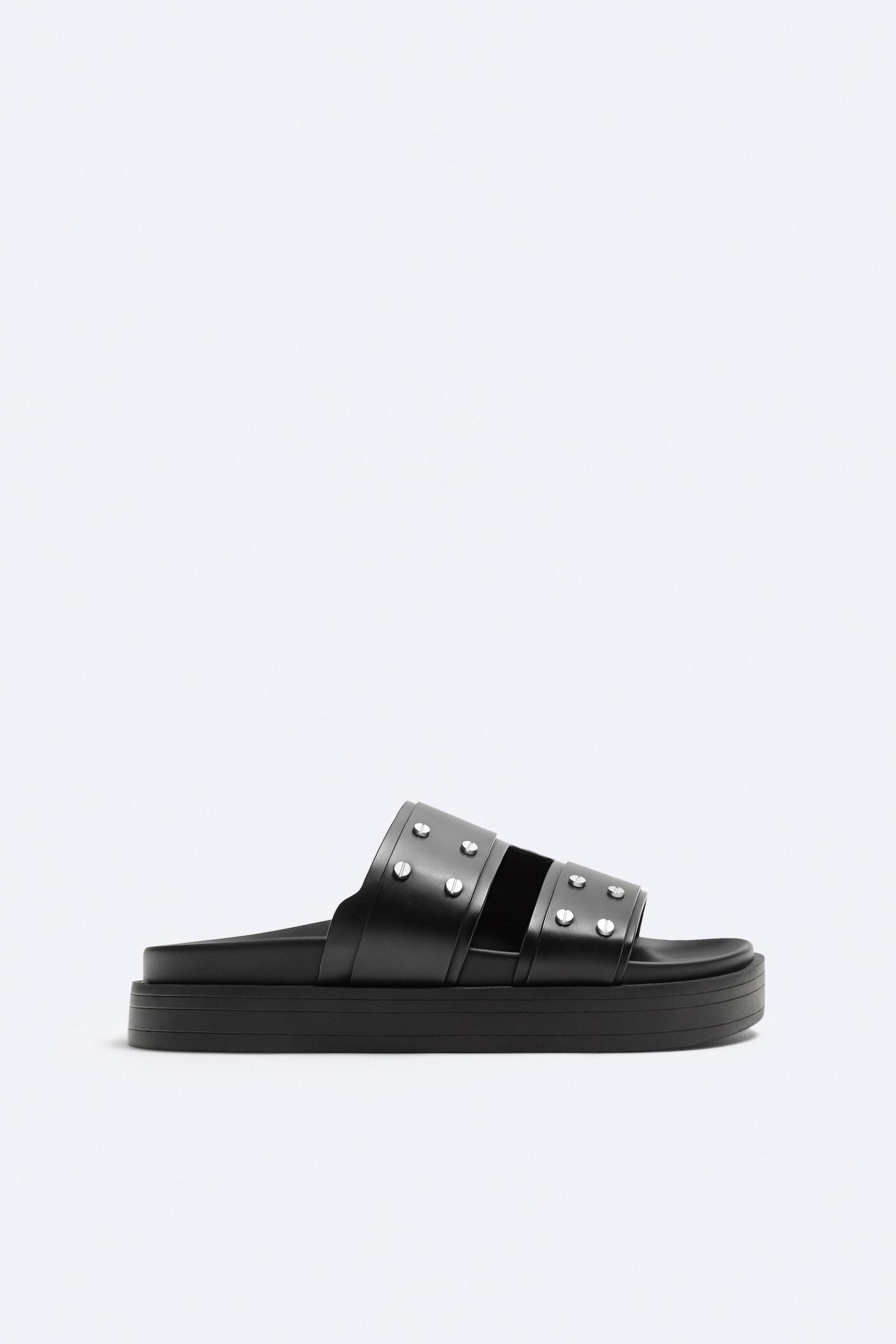 

САНДАЛИИ С ЗАКЛЕПКАМИ