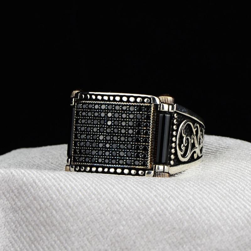 Luxury Classical Inlaid with Black Stone Black Color Square Men Rings Fashion Party Rings Jewelry