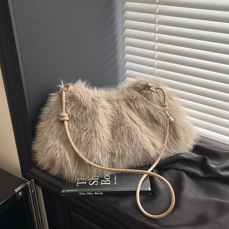 Plush bag women's large capacity 2025 new autumn and winter versatile casual single shoulder underarm bag, fluffy dumpling bag