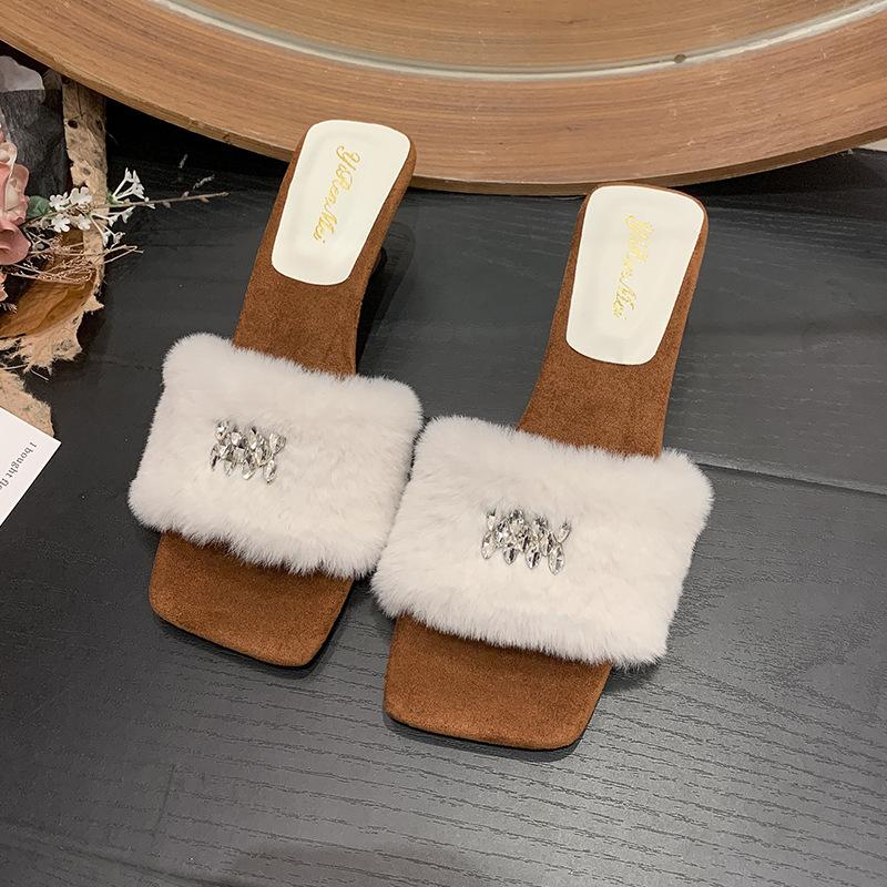 Light Luxury Rhinestone Fluffy Slippers Women's 2025 Autumn New White One-word Drag Fashion Open-toed Wedge Slippers