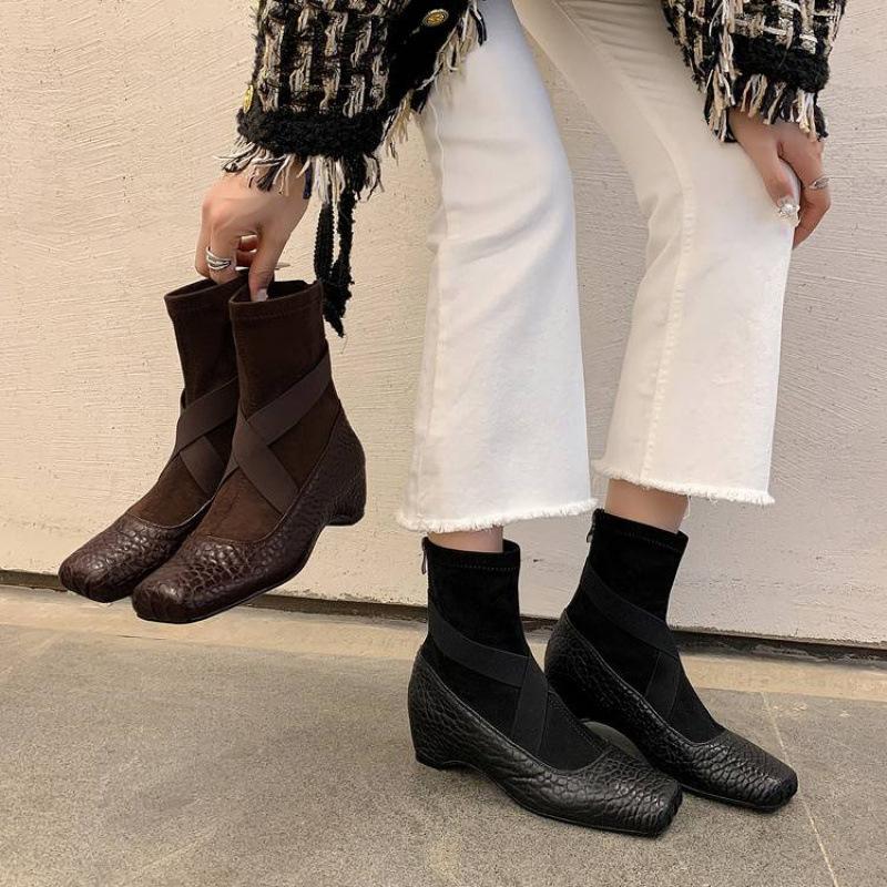 Versatile Leather Boots Women's Beef Tendon Sole Rear Zipper Leather Fashion Boots Autumn and Winter Medium Heel Large Size Women's Boots Square Heel 