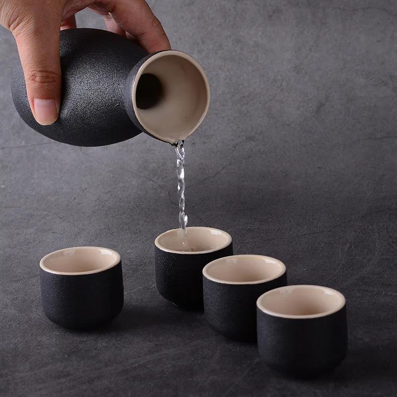Set di Tazza e Bottiglia per Sake in Ceramica Giapponese più Venduto, Gres Nero, Bottiglia da Vino, Tazza da Vino, 7 Pezzi/Set