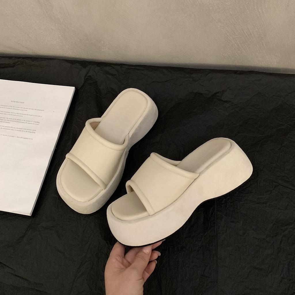 Small People Gain Height, Thick-soled Cool Slippers, and Women's Shoes Wear Black Muffin-soled One-word Slippers.