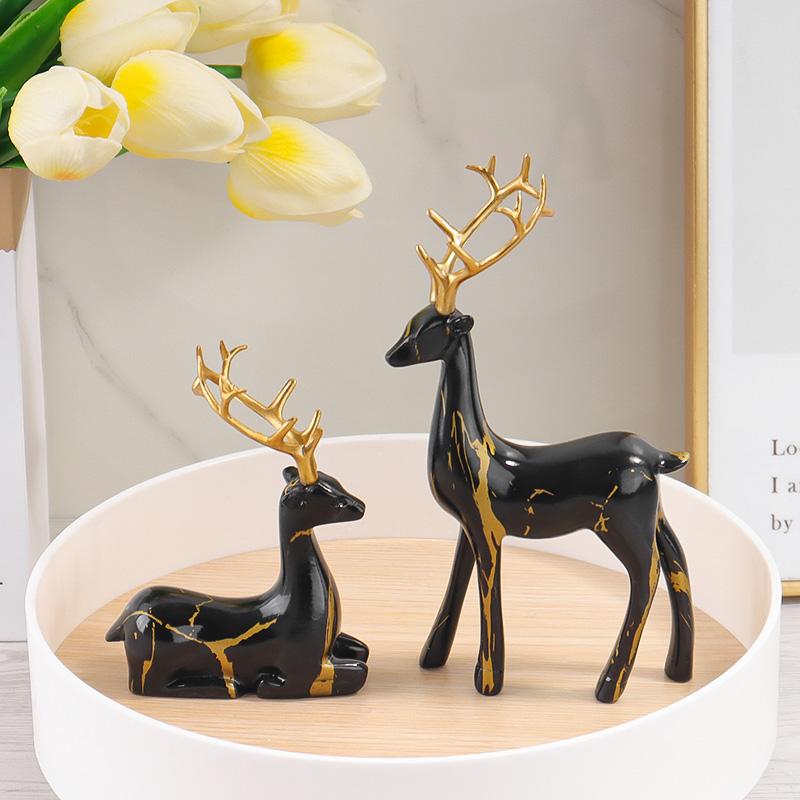Ein Paar Weihnachtsrentierstatuen, Mini-Hirschfiguren im europäischen Stil zur Dekoration von Schlafzimmer, Wohnzimmer, Arbeitszimmer und TV-Schrank