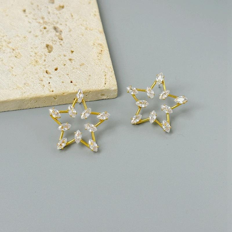 

Hollow Pentagram Zircon Stud Earrings Trendy Personality Temperament Simple Earrings золотий