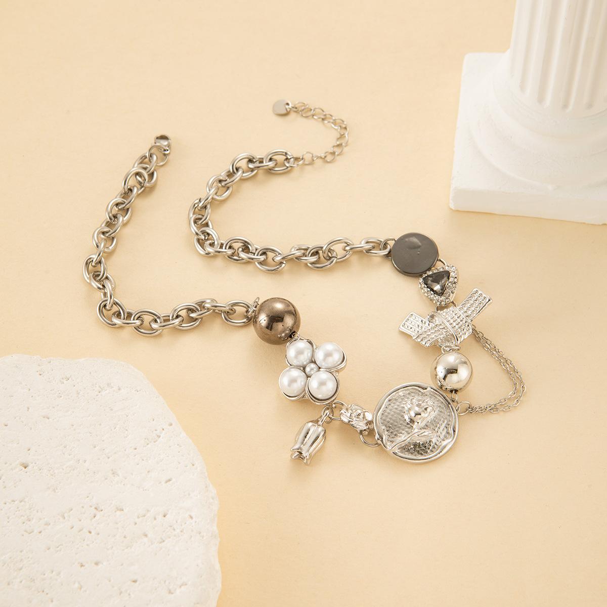 Niche Button French Cold Wind Neck Chain Retro Bow Rose Collarbone Chain Femininity Heavy Industry Item Decoration