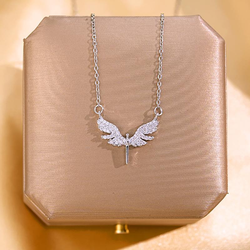 Golden Luxury Diamond Titanium Steel Necklace Women Fashion Slim Waist H Pendant Collarbone Chain