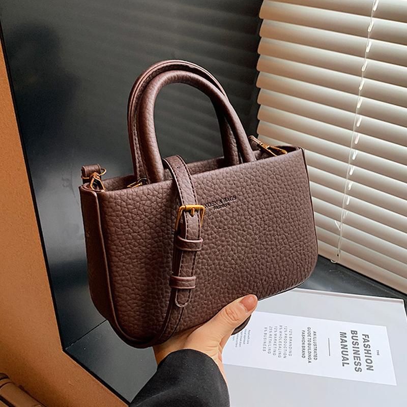 Темпераментная красная свадебная сумочка с текстурой личи — фото 7