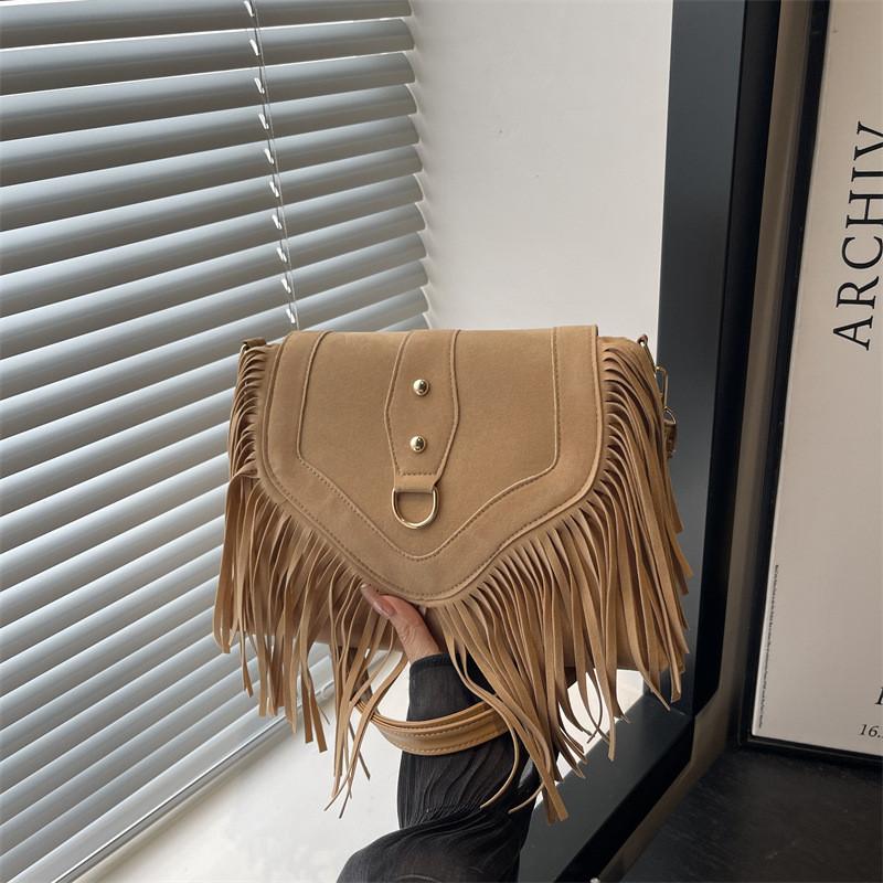 Fashion Leather Shoulder Bag With Seamed Details For Autumn Winter Outfits