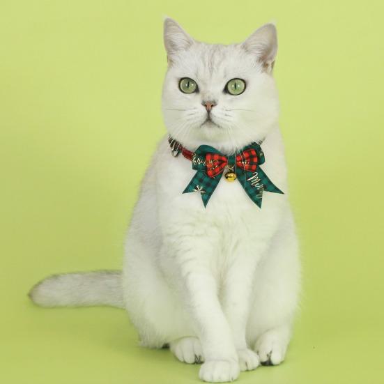 Świąteczna obroża dla kota czerwono-zielona w kratę z kokardą regulowana obroża z kokardą z dzwoneczkiem dla kotów rekwizyt do sesji zdjęciowych na Boże Narodzenie