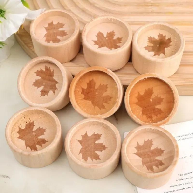 Slowly Volatile Expanded Fragrant Wood Maple Leaf Pattern Wooden Essential Oil Diffuser Aromatherapy Inhaler Desktop Ornament