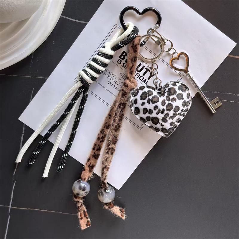 

Personal Leopard Print Bag Pendant Creative Heart Keychain Pendant Fashion Vintage Braided Cord Pendant Exquisite Versatile Gift