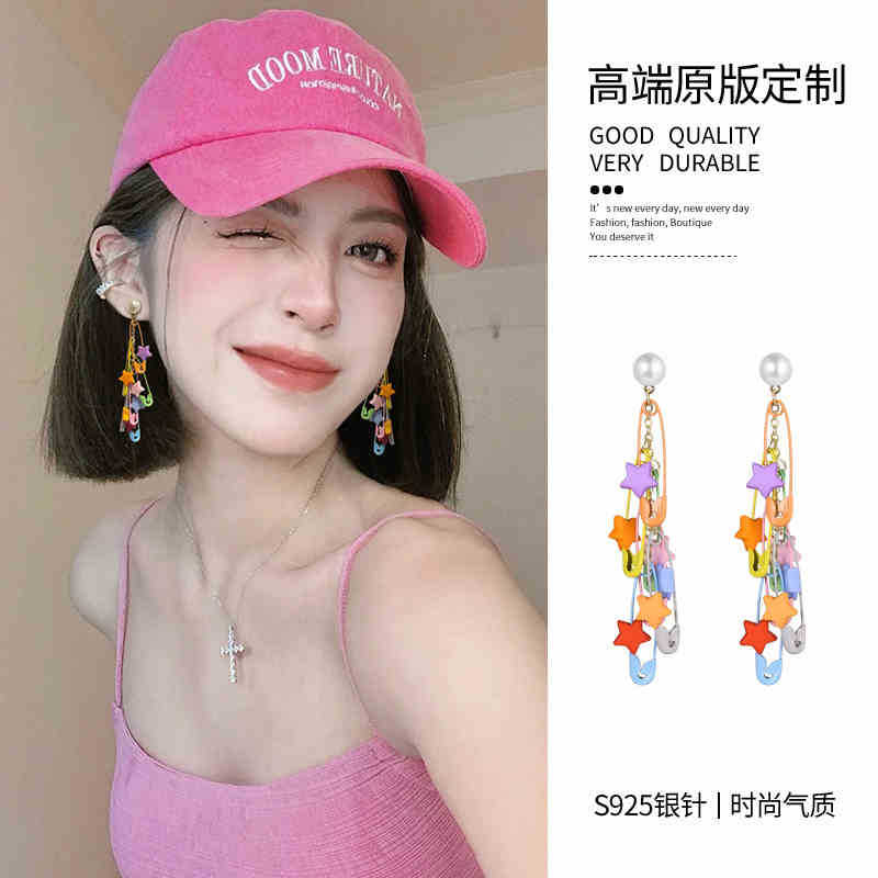 

Новые цветные серьги-пусеты в виде звезд с длинной кисточкой, с преувеличенным темпераментом, нишевые и универсальные серьги