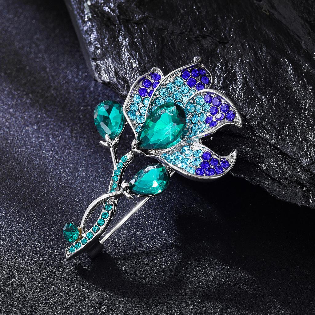 Premium New Colored Diamond Calla Lily Brooch Exquisite Fashion Elegant Women's Suit Corsage Dress Accessories Pin