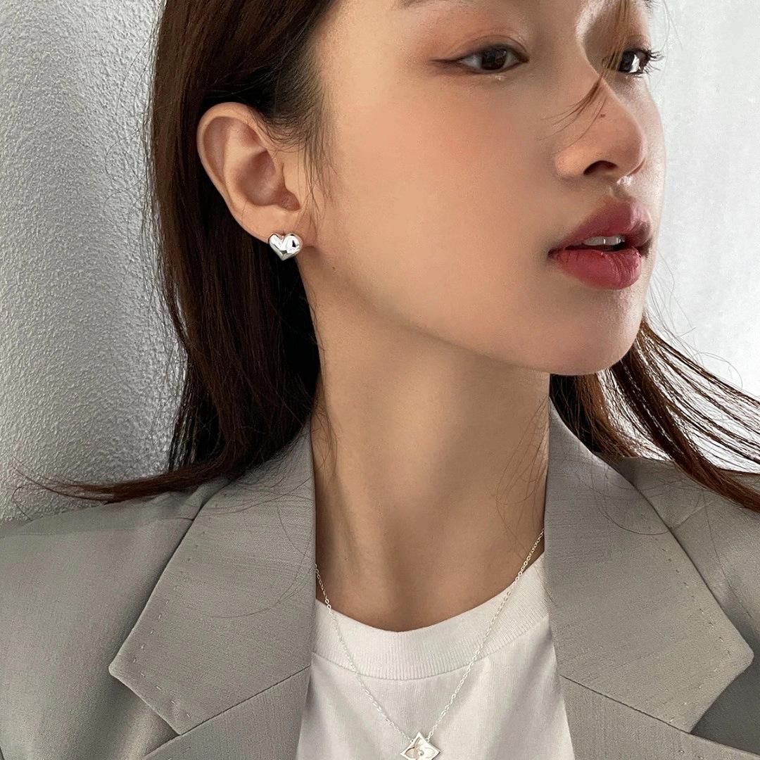 

New 2025 Popular Earrings Earrings Advanced Design Love Gold Ear Buckle Earrings