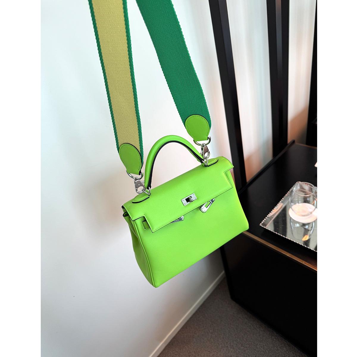 

Сумка Commuter 2025, новая высококачественная сумка из коровьей кожи первого слоя, винтажная зеленая женская сумка большой вместимости, тренд 25x10x20cm зелёный