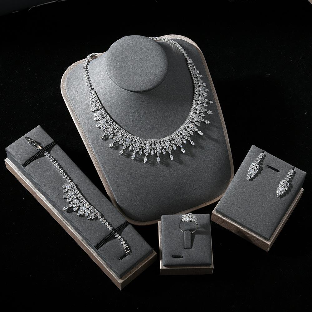 

Свадебный набор ювелирных украшений класса люкс, циркониевое колье, серьги, набор из четырех предметов, женские аксессуары для ужина