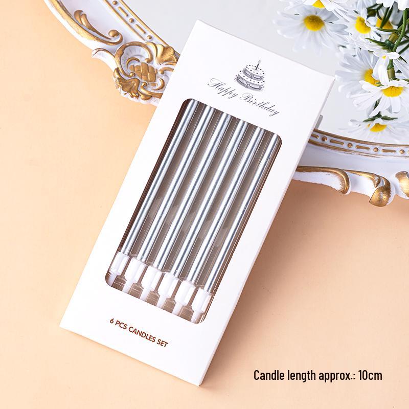 Minimalistischer Tulpen-Kuchenaufsatz mit frischen Blumen und Band für den Muttertag oder Geburtstag