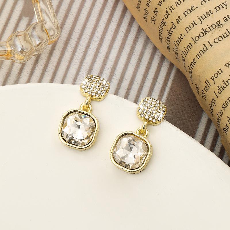 S925 Sterling Silver Square Zircon Diamond Stud Earrings: Elegant, Luxurious, Versatile Fashion Accessory