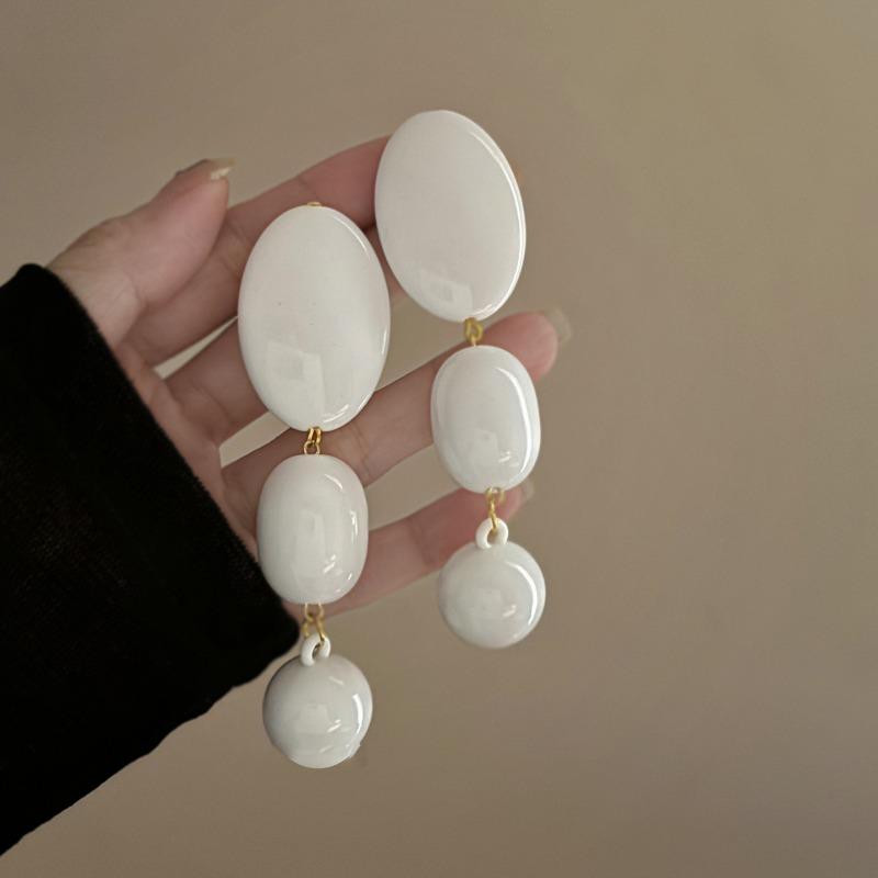 Silver needle acrylic oval fringed stud earrings niche unique design earrings European and American exaggerated earrings women