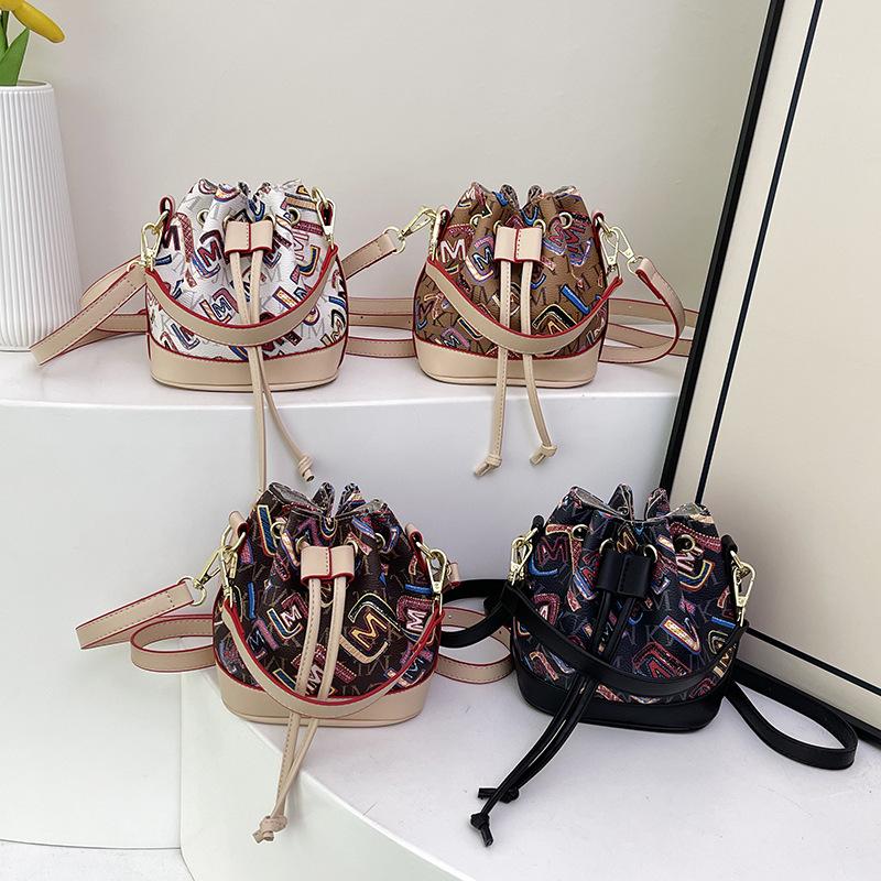 This year's popular bag 2025 new Korean version of fashion printed shoulder bag women's casual versatile messenger bucket bag