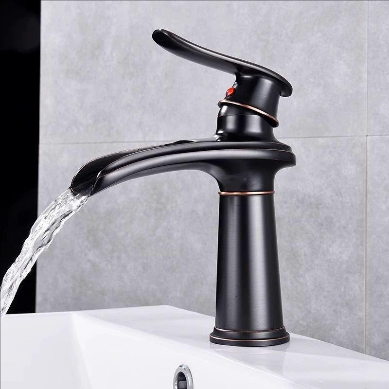 Chromowana bateria umywalkowa Mosiądz Czarny Retro wodospadowa bateria umywalkowa Europejski styl Mieszacze ciepłej i zimnej wody bateria