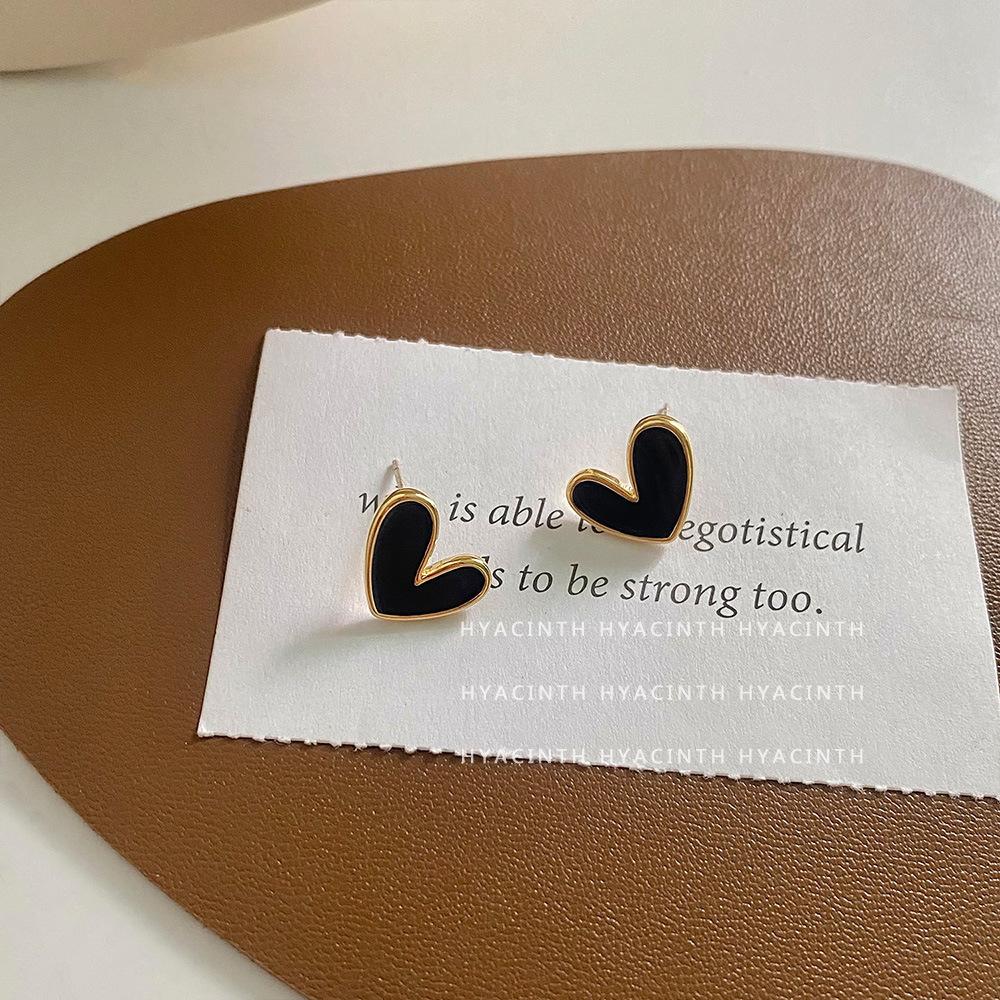 Temperament simple pearl love stud earrings women's light luxury niche design sense high sense Korean versatile earrings ear jewelry