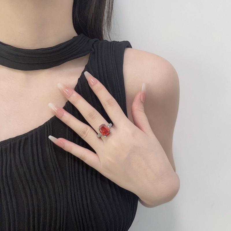 

Кольцо с бриллиантом из высокоуглеродистого материала класса люкс, Кольцо с красным квадратным бриллиантом высокого класса, Ювелирные изделия класса люкс для знаменитостей No. 10