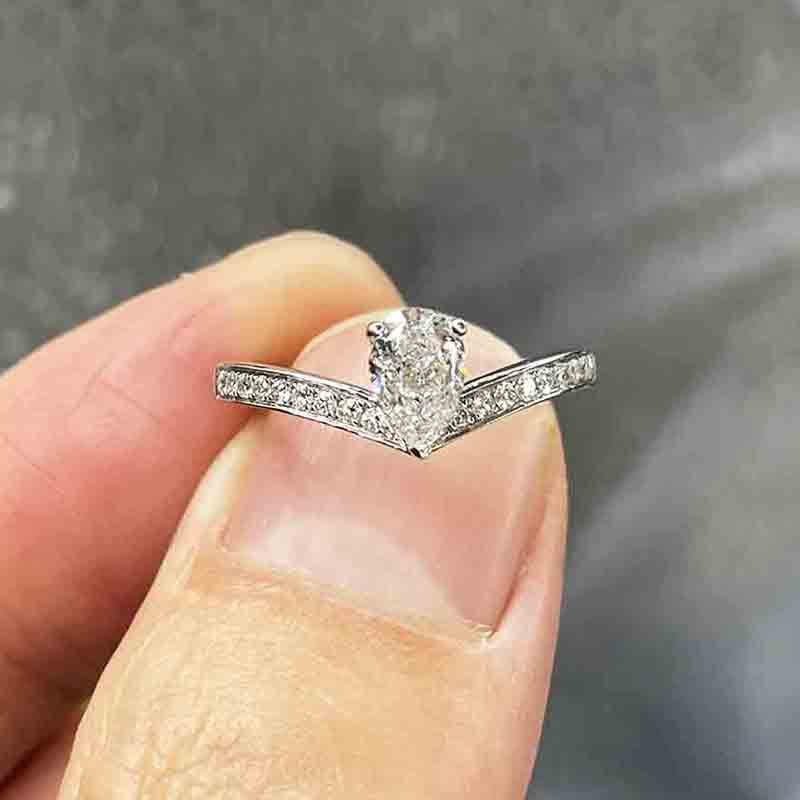 

1Pc Fashion Classic Water Drop Design Ring Geometric Wedding Ring Inlaid with Synthetic Zircon Shiny Jewelry 10 серебряный