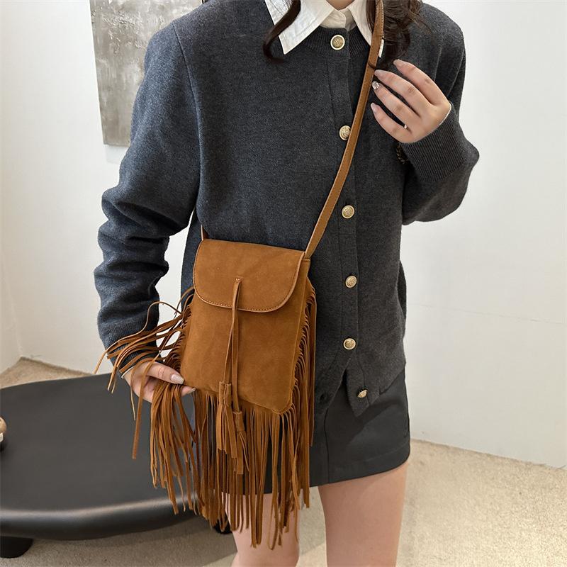 Chic 2024 Vintage Commute Fashion Handbag With Eye-catching Fringe Details
