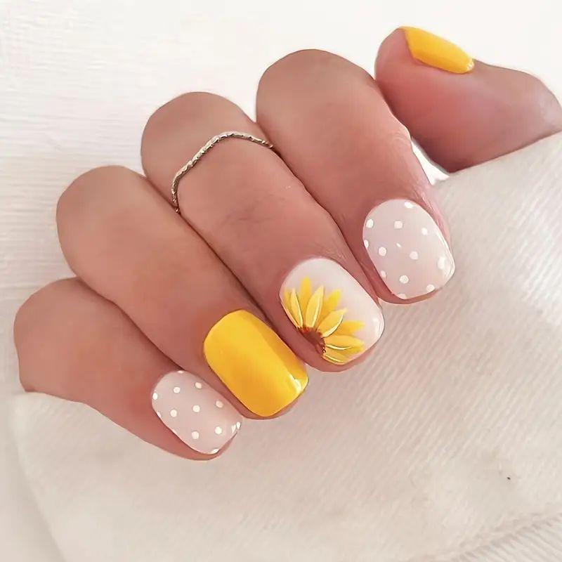 Nail Art 24 Pieces Small Fresh Collection Color Flower Plaid Corrugated Short Wearing Nail Piece