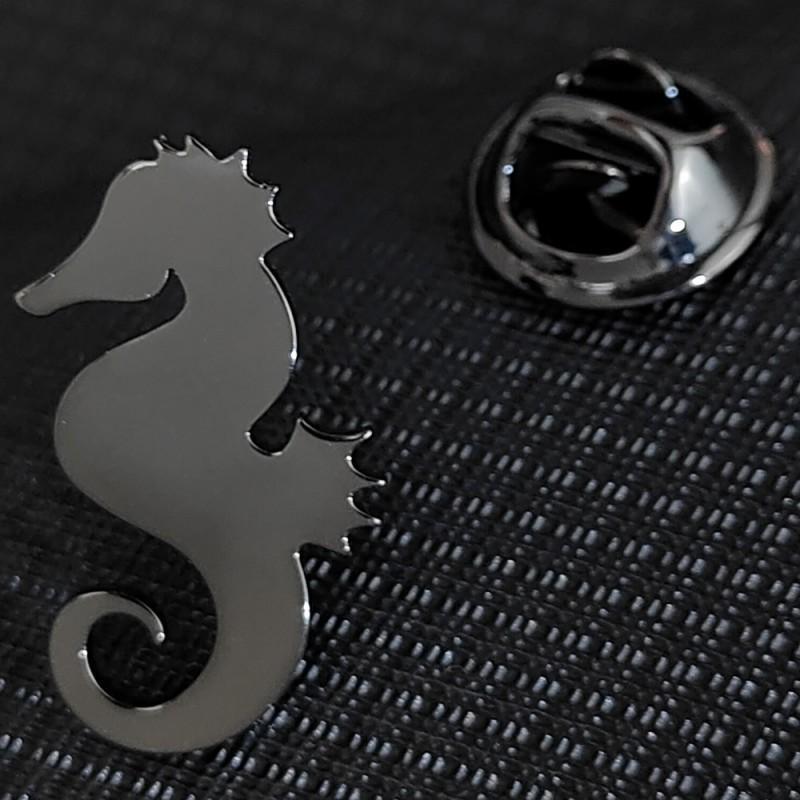 Mid Ancient Style Seahorse Brooch Cufflinks Light Luxury Niche Daily Versatile Suit Coat 14k