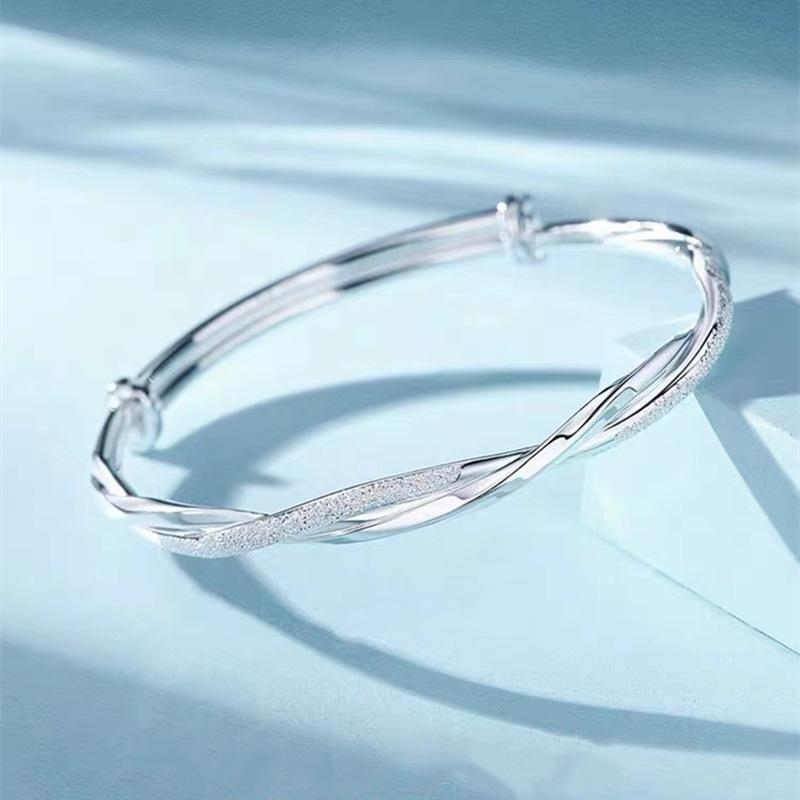 

[Minimalist Sliding Bracelet With Möbius Strip Design Intertwined Love Bangle Ins Trendy Subtle Jewelry]