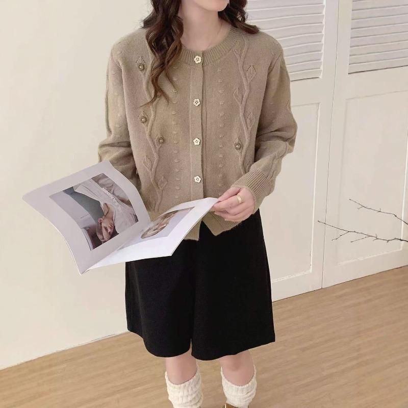 Casual Versatile Loose Fashion Temperament Knitted Sweater Embroidered Flower Single-row Multi-button Crew Neck Autumn and Winter Sweater