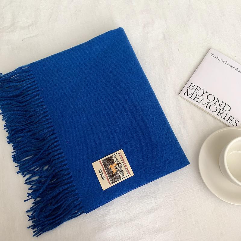 A Winter-specific, All-color, Multifunctional Scarf with A Soft Texture, Resembling The Feel of Cashmere, Providing Warmth and Protection.