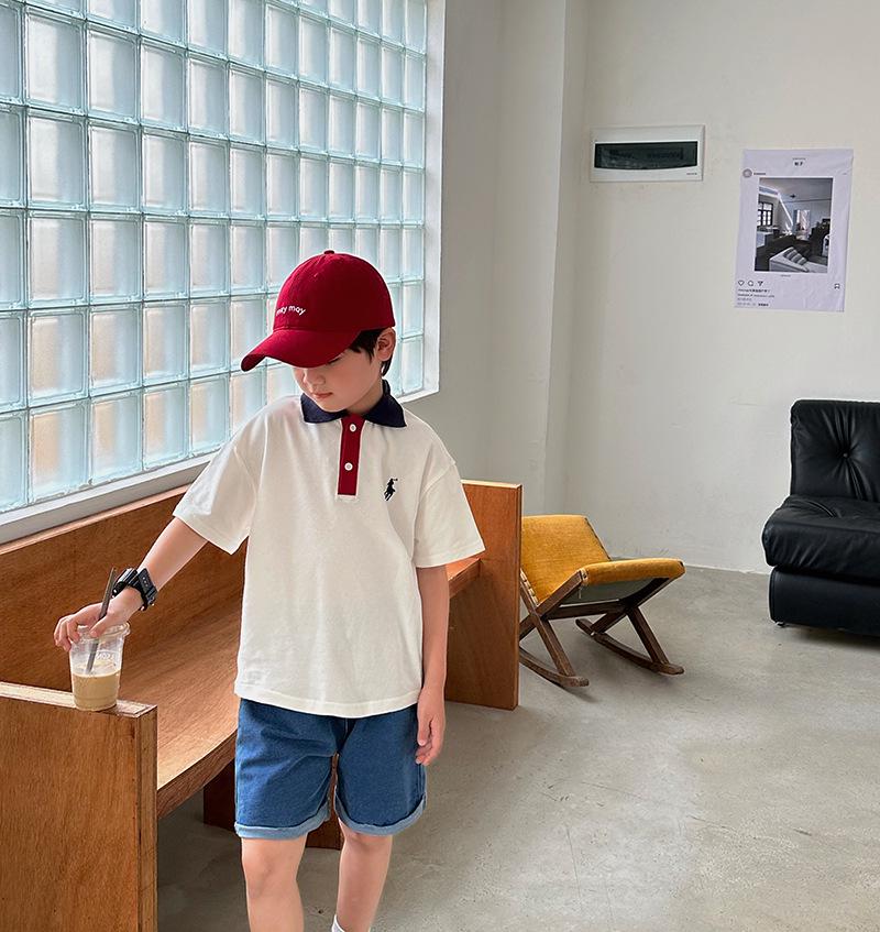 Boys' Cartoon White Polo Shirt - Short-Sleeved Summer Top with Lapel for a Handsome Look, Perfect for Graduation Photos