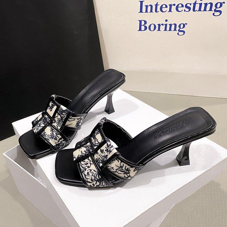 

Black French women s sandals women s 2024 new summer slippers high heels outer wear fashionable one-word sandals soft leather 35 чёрный
