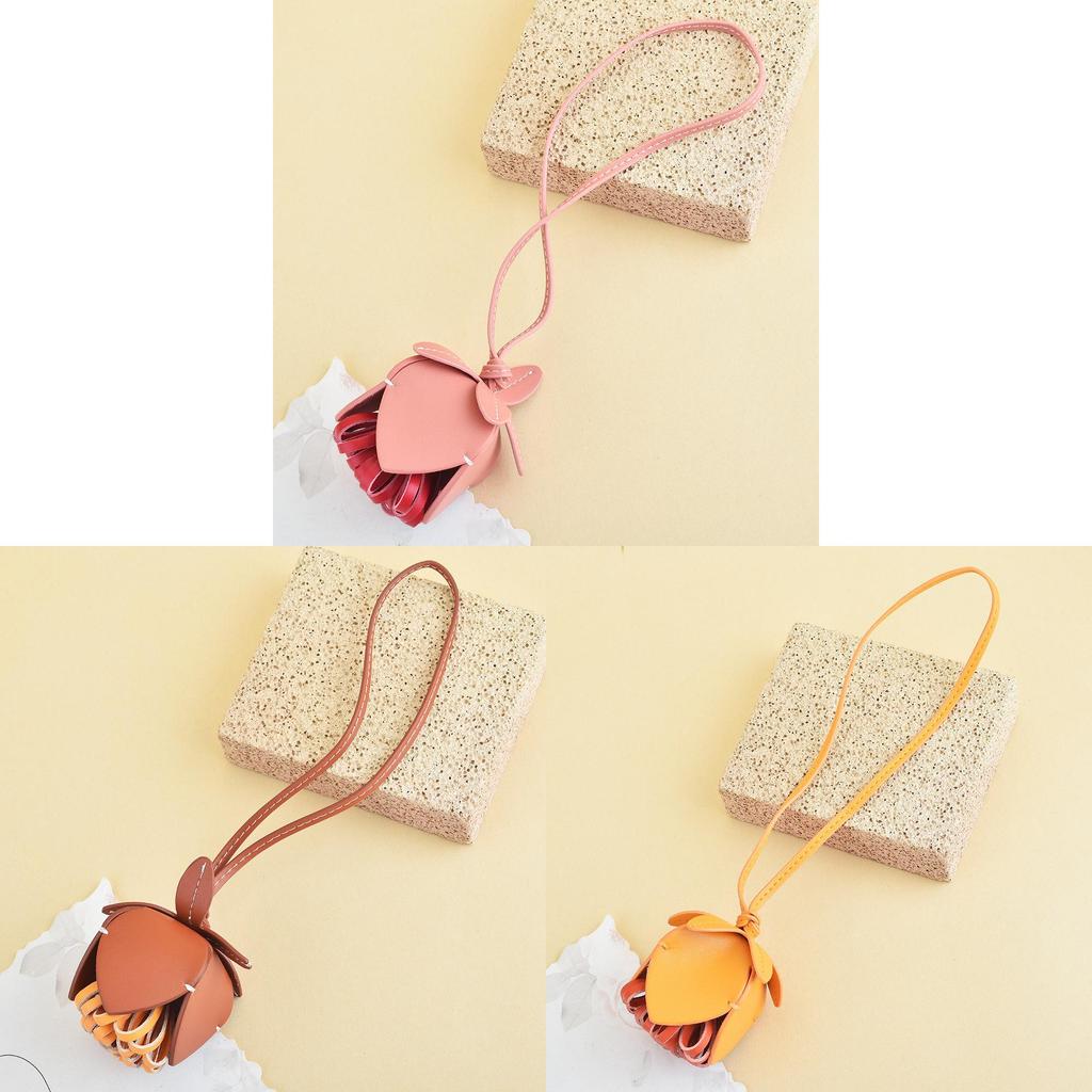 Blumiger Taschenanhänger Schlüsselanhänger mit geflochtenem Leder für Damen Accessoires