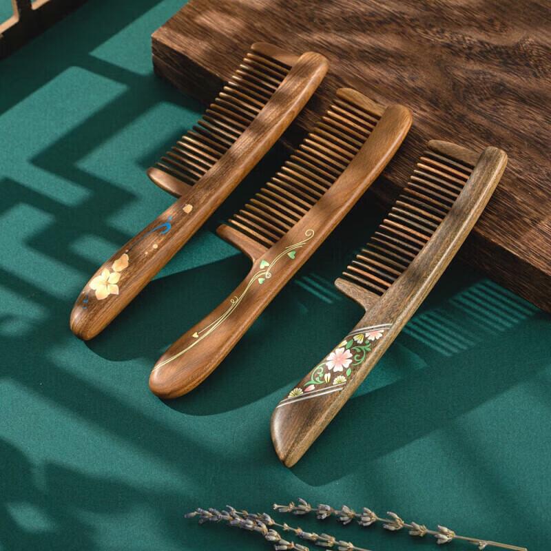 Tan Mujiang Sandalwood Comb Gift Set