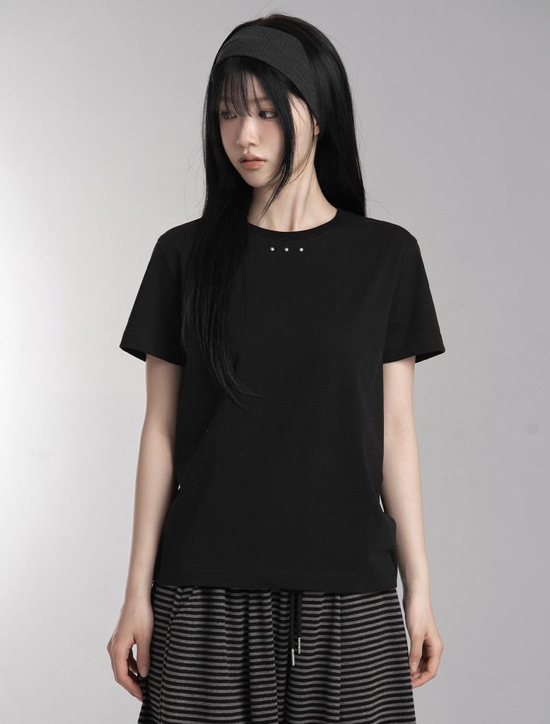 Lupeu Cut-Out Stud Applique Short Sleeve Tee Black
