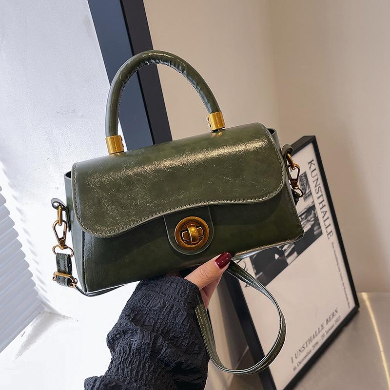 Fashion 2025 Summer New Small Square Bag Women's Handbag Trend Chain Red Wedding Bag Shoulder Messenger Bag