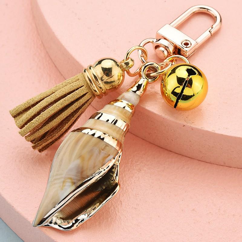Charming Cartoon Conch Tassel Keychain: Adorable Couple Car Bag Pendant