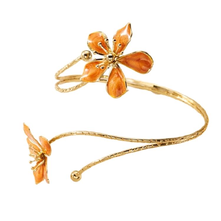 Verstellbares Armband mit naturinspiriertem, aufwendig gearbeitetem 3D-Blütenblattmuster – ein Must-have für jeden Boho-Look.