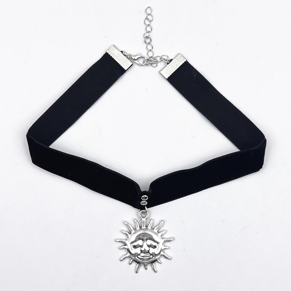 

Movie Leon: The Professional Matilda Cosplay Necklace Sun Pendant Black Rope Choker Chain Jewelry Accessories Prop серебряный