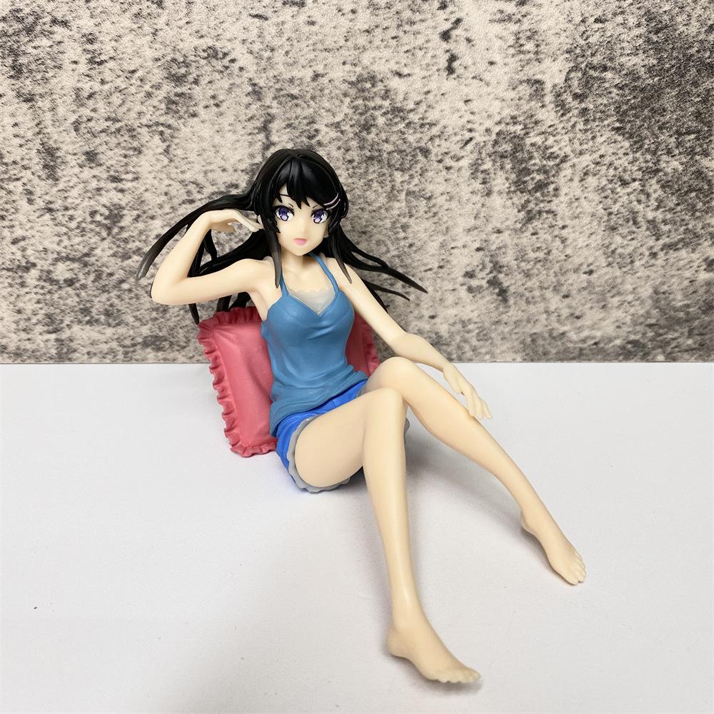 Figura de Anime Sakurajima Mai 9CM PVC Posição Sentada Roupas Caseiras Suspensórios Azuis Shorts Modelo Figura de Ação Brinquedos Coleção